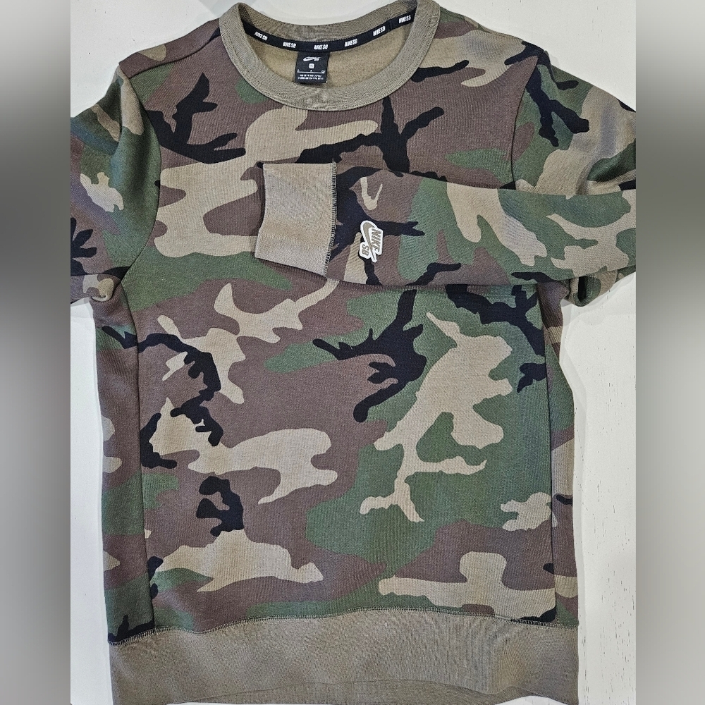 Nike SB Icon Men's Camo Olive Green Skate Crewneck. Size Small